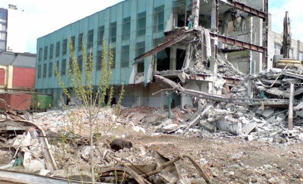 Вид на корпус №2 д.17 по Пироговской наб. Разрушение несущих металлических ферм